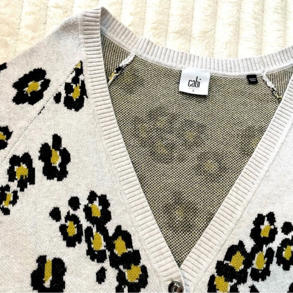 Cabi Leopard Print V-Neck Cardigan with Metal Buttons‎ White Black Size Small - Picture 5 of 10